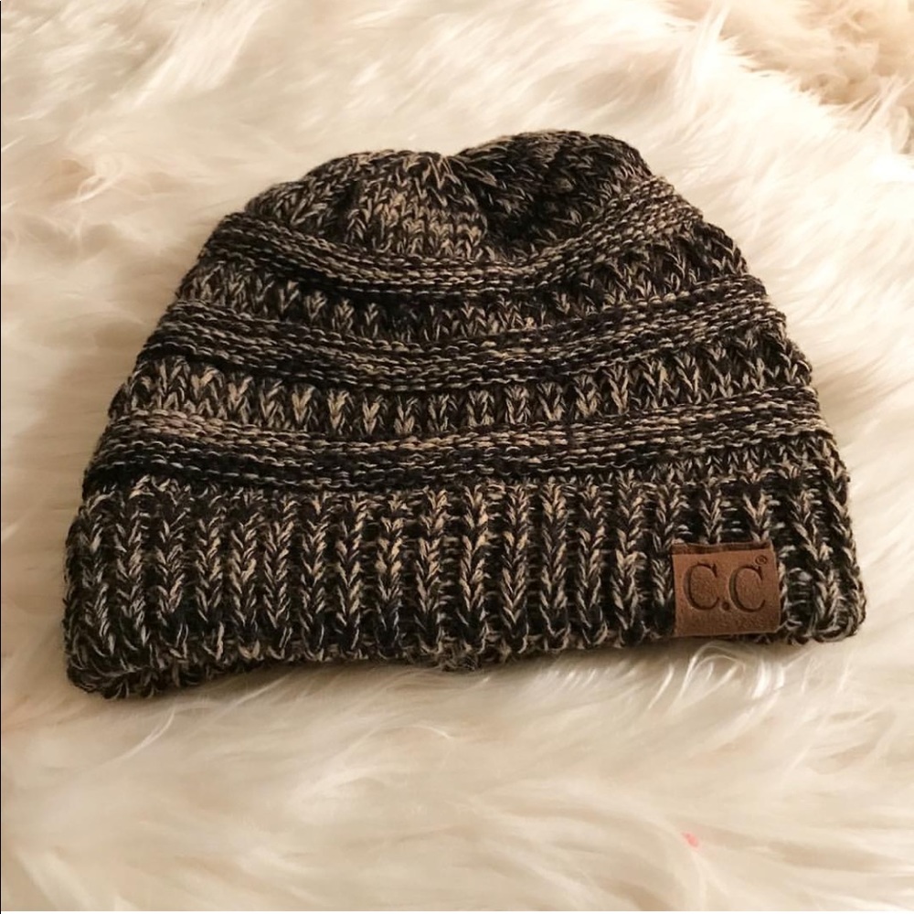 ✖️C.C black & cream knit beanie✨